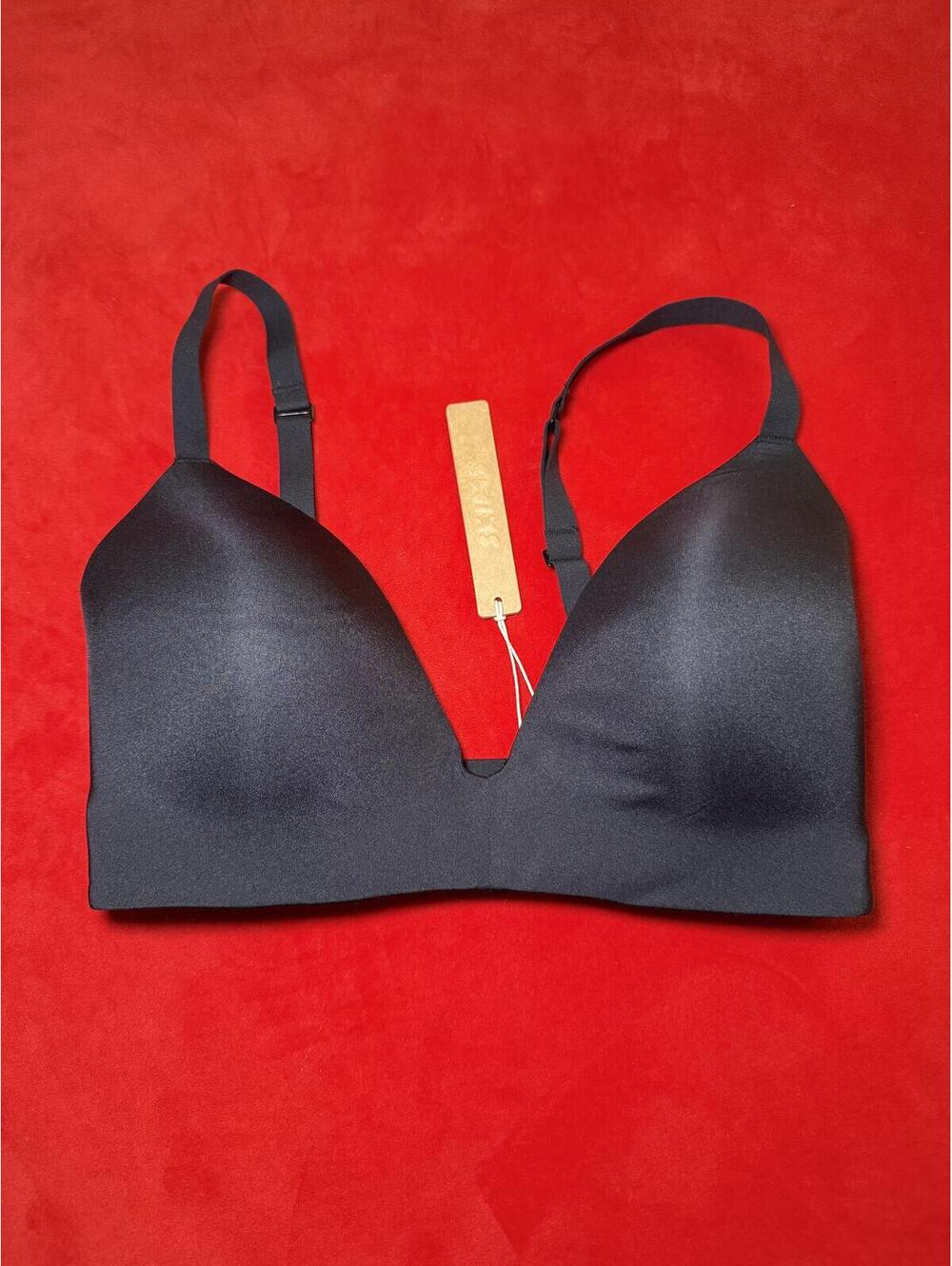 Skims Wireless Form T Shirt Bra Color ONYX Size 34C